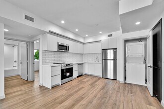 1240 Magnolia Ave in Los Angeles, CA - Building Photo - Building Photo