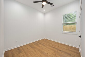 7315 Eisenhower Rd in Houston, TX - Building Photo - Building Photo