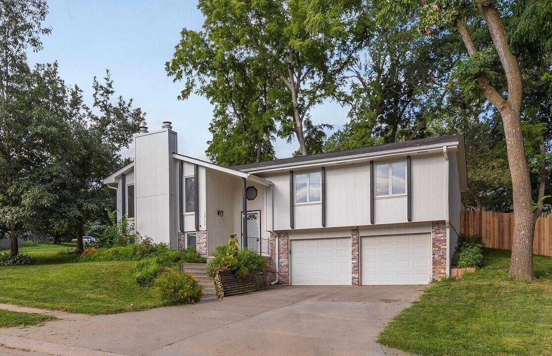 12750 Forestdale Dr in Bellevue, NE - Building Photo