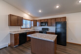 Westwood Estates in Fargo, ND - Building Photo - Building Photo