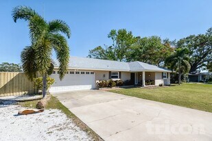1337 Hamlin Dr in Clearwater, FL - Building Photo