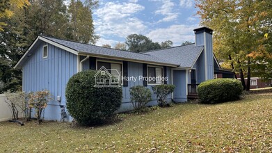 6779 Oakland Dr in Douglasville, GA - Foto de edificio - Building Photo