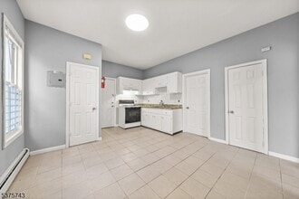 385 Highland Ave in Passaic, NJ - Building Photo - Building Photo