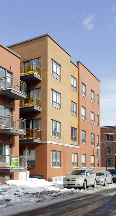 L'Etoile du Marche in Montréal, QC - Building Photo