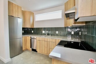 21317 Lopez St in Los Angeles, CA - Building Photo - Building Photo