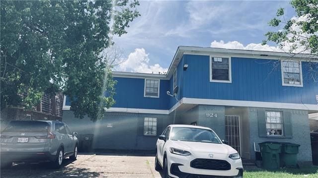 property at 924 E Monterey Ct