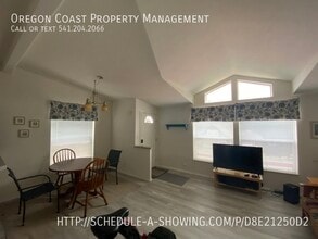 227 NW 55th St in Newport, OR - Building Photo - Building Photo