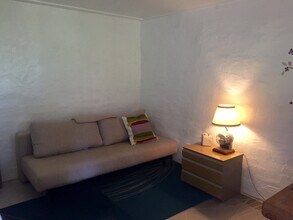 22090 Alta Dr, Unit Guest House in Topanga, CA - Foto de edificio - Building Photo