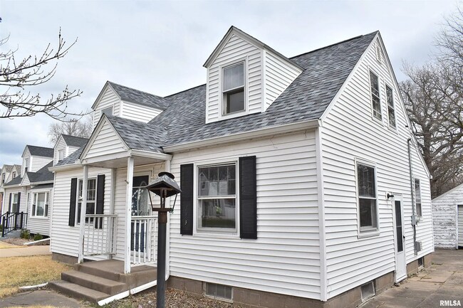 37 Blackhawk Hills Dr in Rock Island, IL - Building Photo - Building Photo