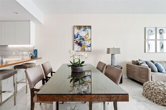 15701 Collins Ave in North Miami Beach, FL - Building Photo - Building Photo