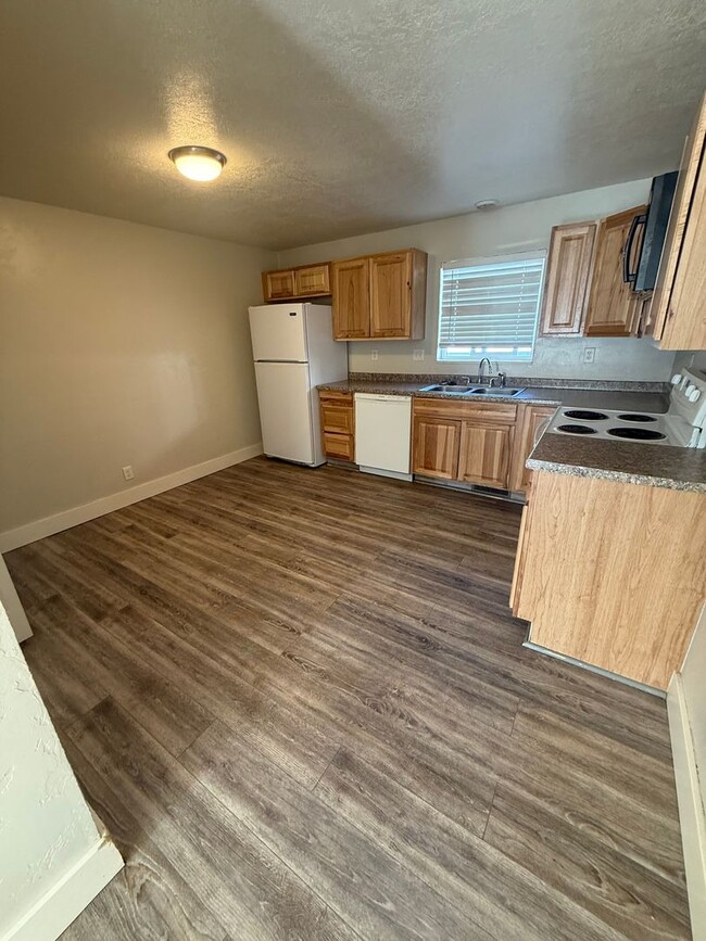 108 E Richelman Ln in Wellington, UT - Foto de edificio - Building Photo