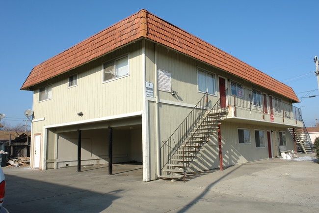 1136 Acosta St in Salinas, CA - Foto de edificio - Building Photo