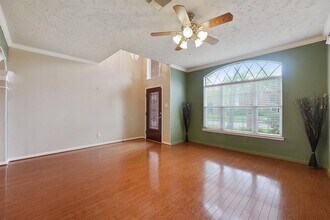 4426 Park Bend Dr in Baytown, TX - Building Photo - Building Photo