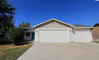 5507 Springfield Dr in Pasco, WA - Building Photo