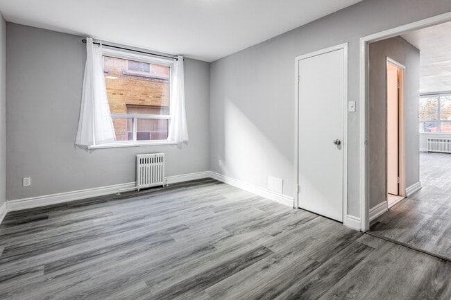 Marina View Apartments in Toronto, ON - Building Photo - Interior Photo