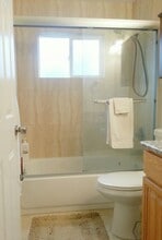 39 Hobart Ave in San Mateo, CA - Foto de edificio - Building Photo