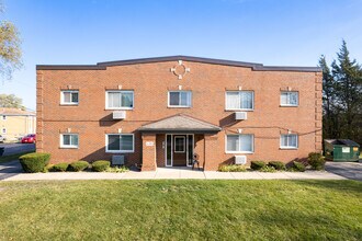 5N205 Eagle Ter in Itasca, IL - Foto de edificio - Building Photo
