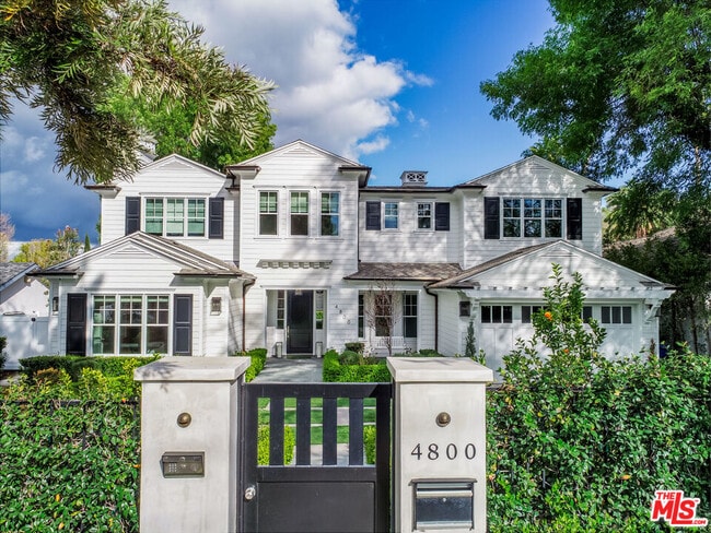 property at 4800 Zelzah Ave