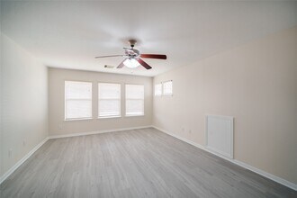 12206 Cove Bluff Ct in Cypress, TX - Building Photo - Building Photo