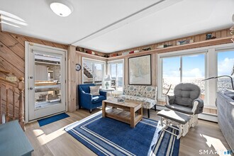 33 Beach Rd W in Old Saybrook, CT - Building Photo - Building Photo