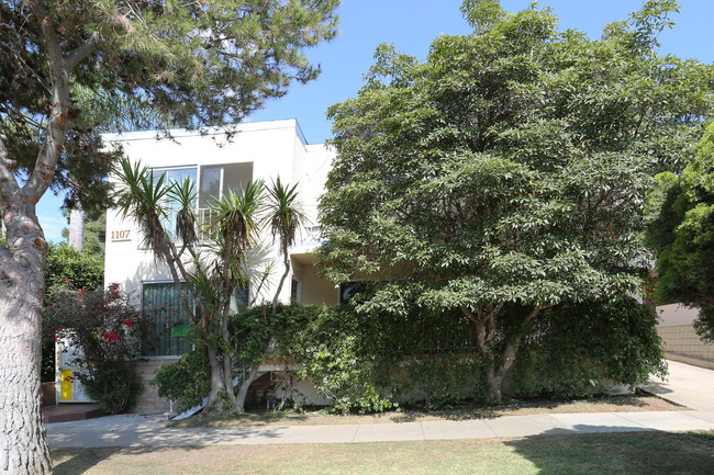 1107 California Ave in Santa Monica, CA - Building Photo - Building Photo