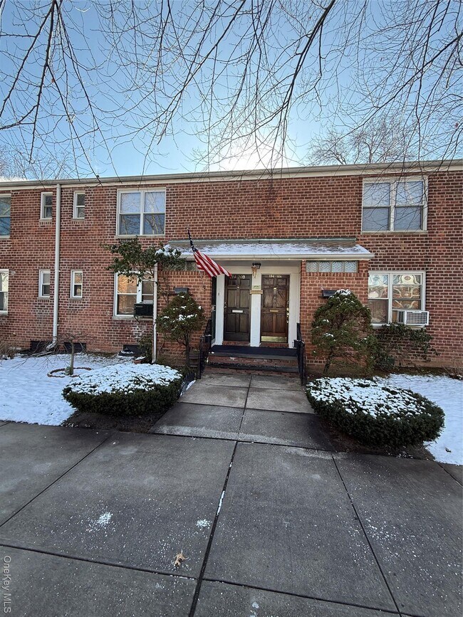 194-20 39th Ave in Queens, NY - Building Photo - Building Photo