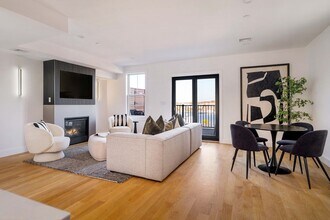 272 E Eagle St in Boston, MA - Building Photo - Building Photo