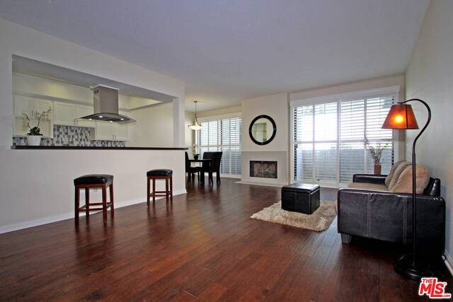 10475 EASTBORNE Ave-Unit -106 in Los Angeles, CA - Building Photo