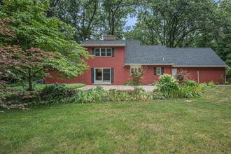 3310 Lake Dr in Allegan, MI - Building Photo - Building Photo