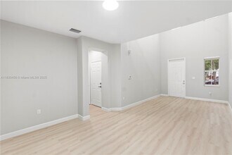 10761 SW 7th St in Miami, FL - Building Photo - Building Photo