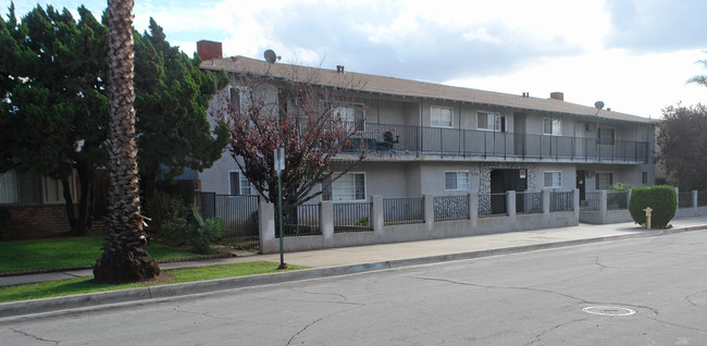 338 N Vecino Dr in Covina, CA - Foto de edificio - Building Photo