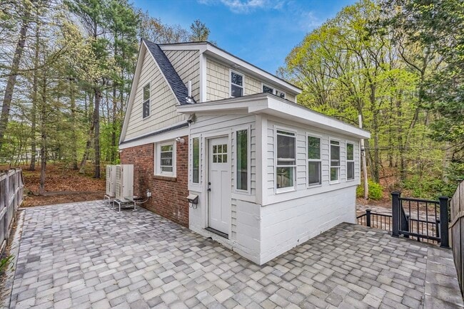 63 Russell Rd in Wellesley, MA - Building Photo - Building Photo