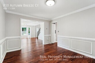 810 Autumn Breeze Ct in Herndon, VA - Building Photo - Building Photo
