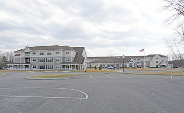 King Thiel Senior Community in Latham, NY - Foto de edificio - Building Photo