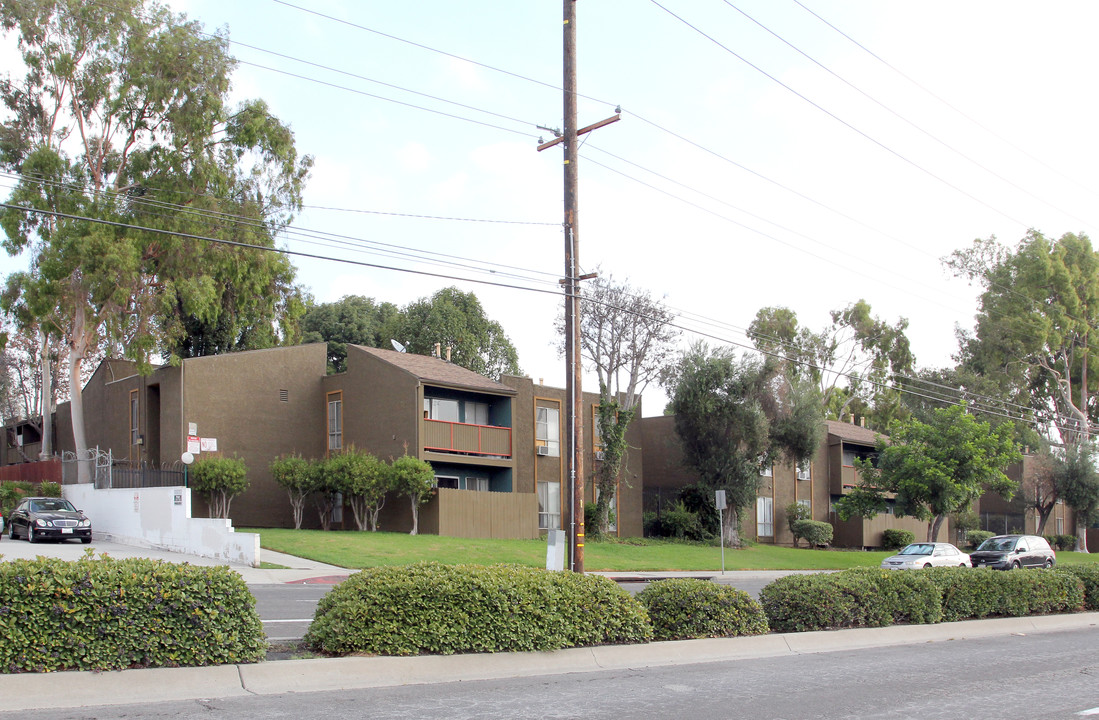 Carson Apartments in Carson, CA - Foto de edificio