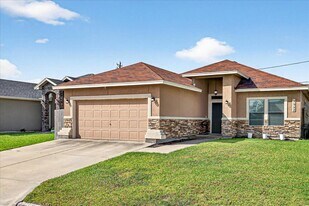 7237 Lake Tranquility Dr in Corpus Christi, TX - Building Photo