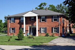 8801 Malvern Hill Rd in Louisville, KY - Building Photo