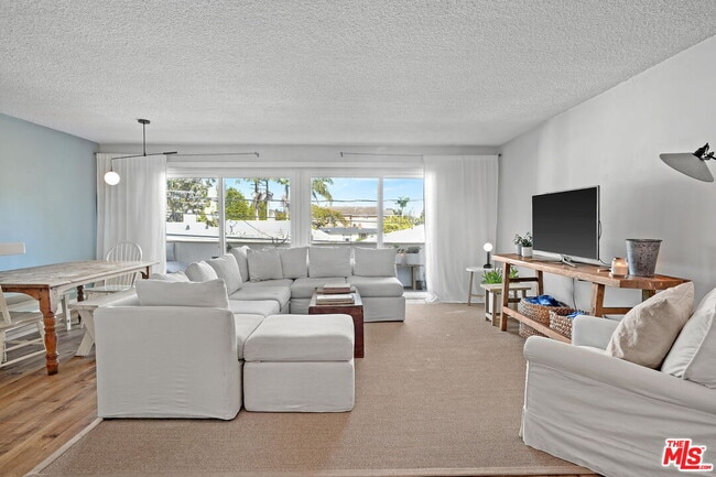 2101 California Ave in Santa Monica, CA - Building Photo - Building Photo