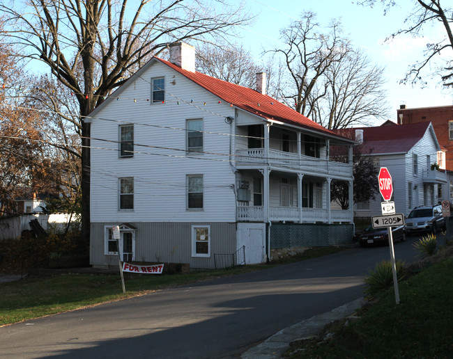 19 N Roanoke St in Fincastle, VA - Foto de edificio - Building Photo