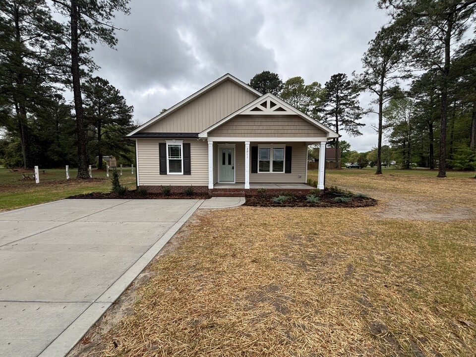 2911 Plain View Hwy in Dunn, NC - Building Photo