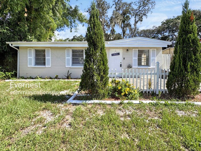1906 E 98th Ave in Tampa, FL - Building Photo