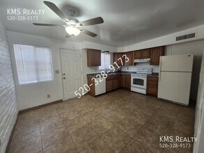 6711 E Hawk Dr in Tucson, AZ - Building Photo - Building Photo