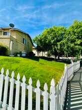 6005 Hill Dale Ct, Unit Hill Dale residences in Bakersfield, CA - Building Photo - Building Photo