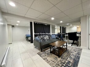 77 Fairfax St, Unit B in Somerville, MA - Building Photo - Building Photo