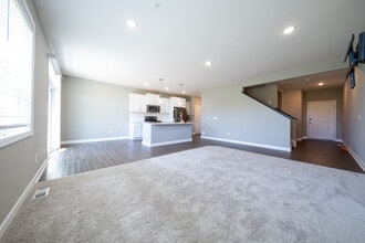1715 Emerson Ct in Chaska, MN - Building Photo - Building Photo
