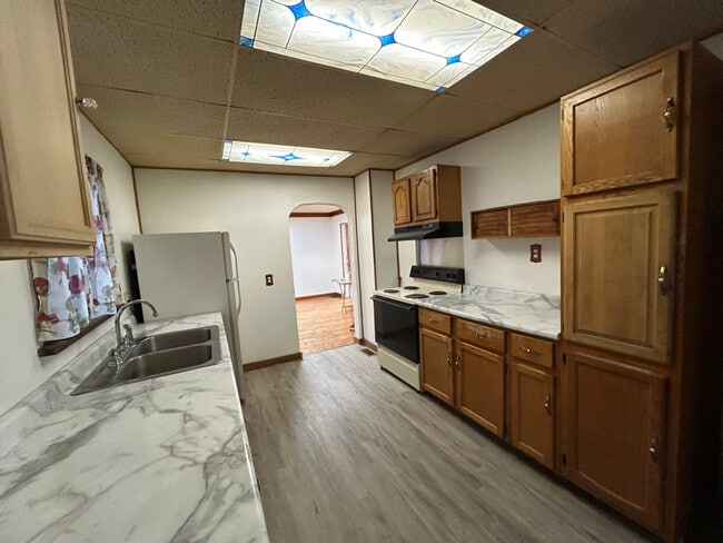 property at 922 S Spring St