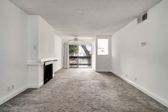 13208 Summertime Ln in Culver City, CA - Building Photo - Building Photo