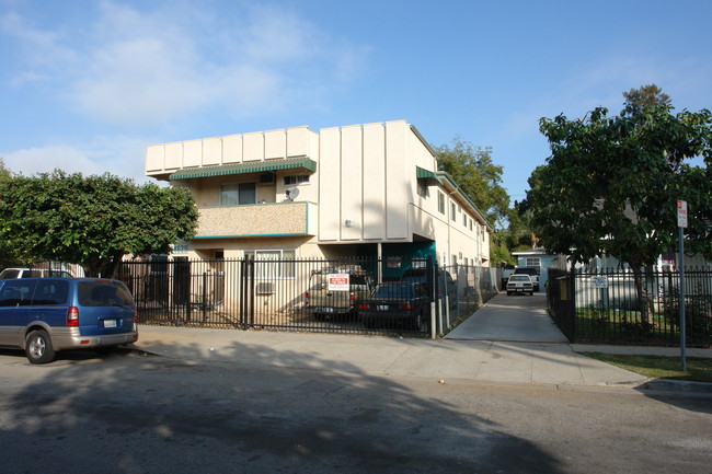 14629 Gilmore St in Van Nuys, CA - Building Photo - Building Photo