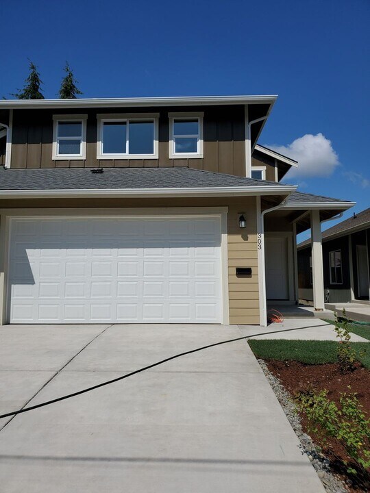 303 S Diamond St in Centralia, WA - Building Photo