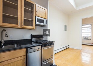 Avenue B in New York, NY - Building Photo - Building Photo
